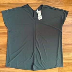 NWT Uniqlo Drapey Short Sleeve Tee - Olive